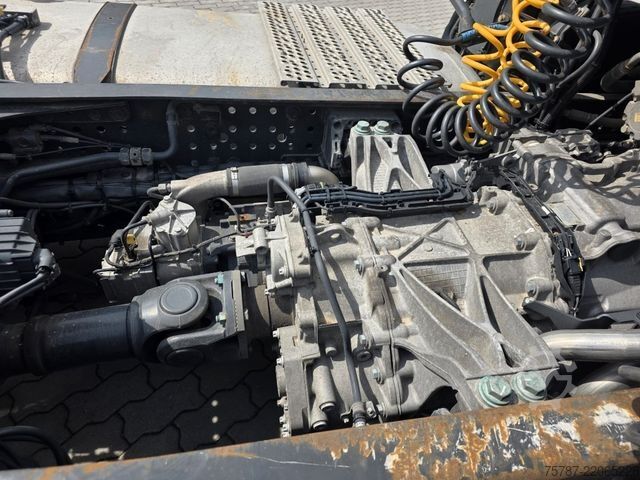 Volume tractor unit MERCEDES-BENZ 1845 Lowliner, Retarder, 2 Tanks, Hubsattelkuppl