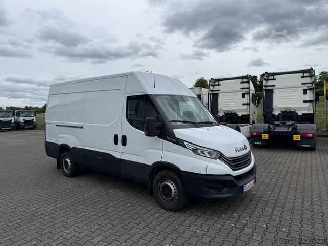 High top van IVECO Daily 35S18 A8 L3H2 Hi Matic LED+Klima+Navi+AHK