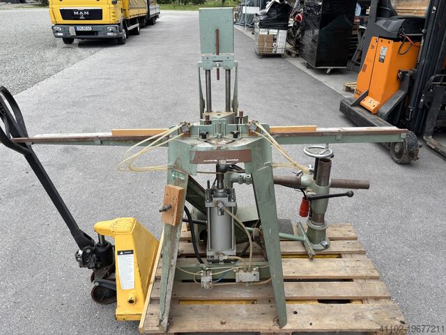 Pneumatische Gehrungsstanze ST