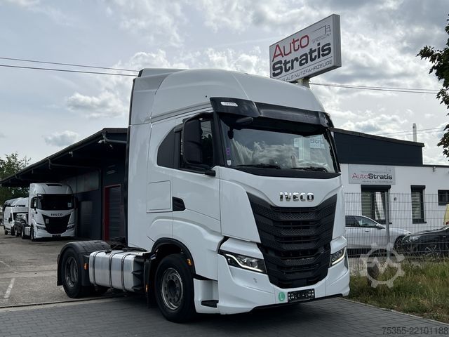 Standard tractor unit IVECO S-WAY AS440S46 Intarder ACC-Tempomat LED