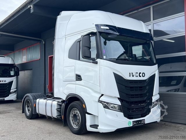 Standard tractor unit IVECO S-WAY AS440S46 Intarder ACC-Tempomat LED