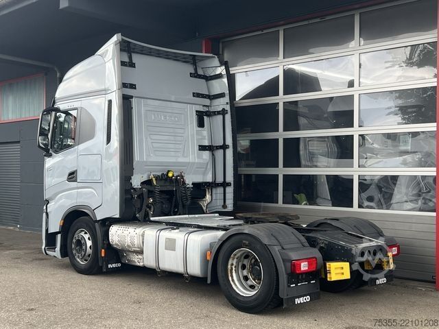 Standard tractor unit IVECO S-WAY AS440S48 E6d ACC Intader NAVI 2xTank Leder