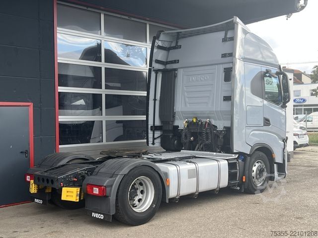 Standard tractor unit IVECO S-WAY AS440S48 E6d ACC Intader NAVI 2xTank Leder