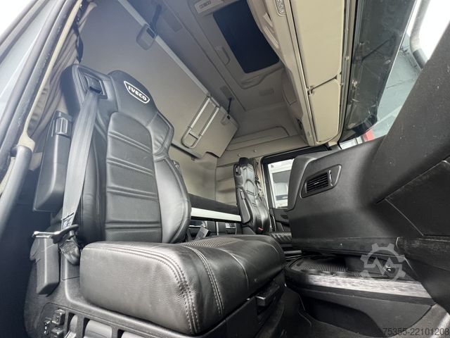 Standard tractor unit IVECO S-WAY AS440S48 E6d ACC Intader NAVI 2xTank Leder