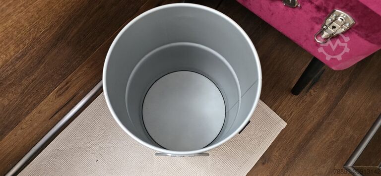 At least 500 sheet metal buckets new/unused Hobock 20 Liter