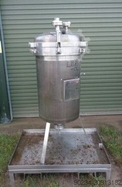 2.6 Sq. M., 65 Litre, Eurovent Calmic Horizontal Leaf, Vertical Tank Pressure Leaf Filter EUROVENT CALMIC 45-S-19