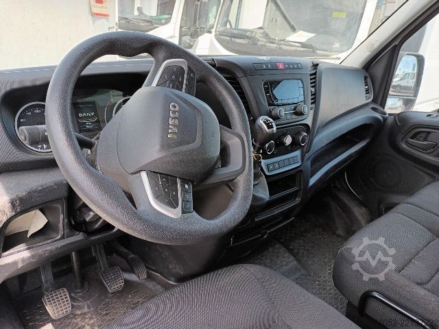 Box truck IVECO 35C14