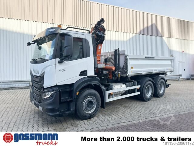 Tipper truck Iveco X-Way AD300X46Z 6x4 mit Kran Atlas AK 206.4E-A2,