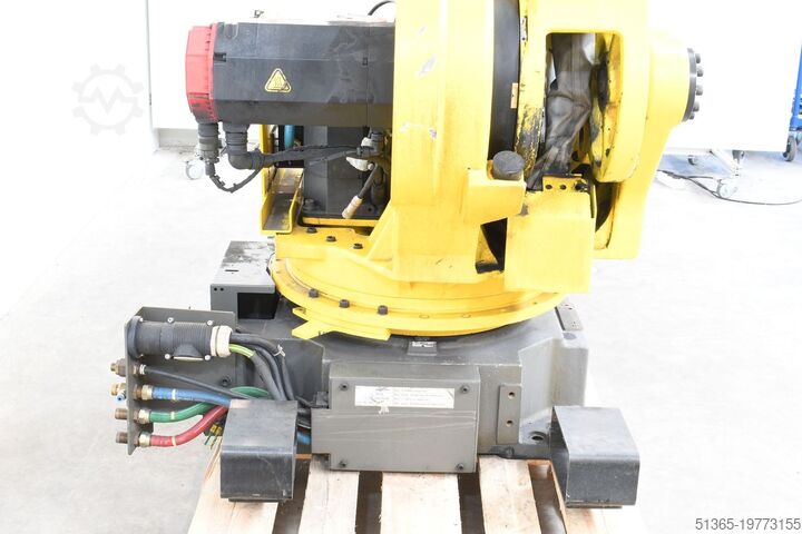 Robot with control unit, panel & cables FANUC S-430iW, R-J3