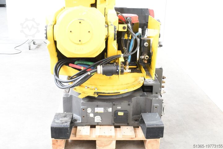 Robot with control unit, panel & cables FANUC S-430iW, R-J3