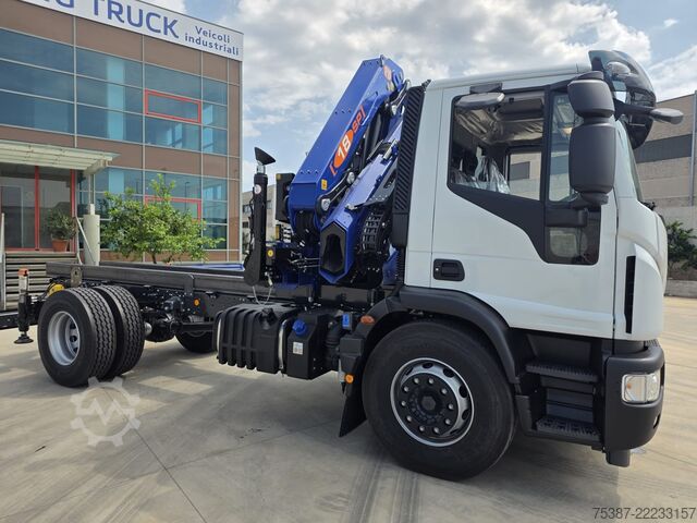 Truck chassis iveco 180e32k