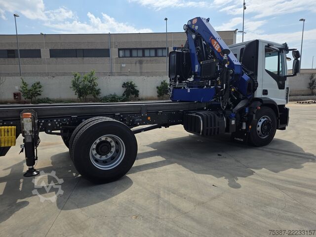 Truck chassis iveco 180e32k