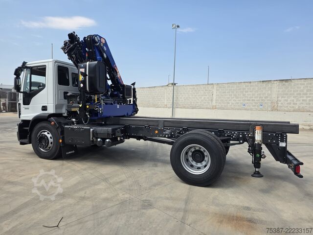 Truck chassis iveco 180e32k