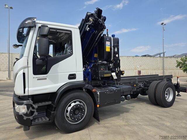 Truck chassis iveco 180e32k