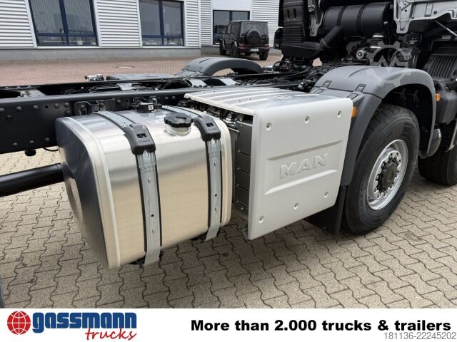 Truck chassis MAN TGS 41.520 8x8 BB CH, Hohe Bauart, 6-Sitzer,