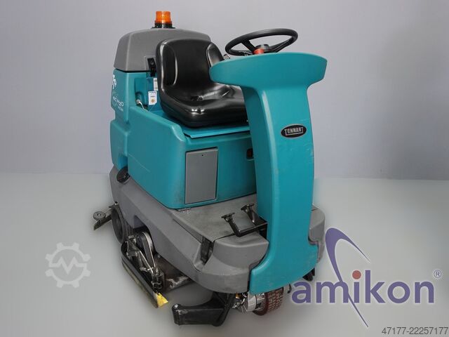 Ride-on scrubber-dryer Tennant T7+ mit ec-H2O™