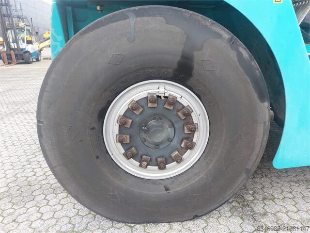 Reachstacker Konecranes SMV 4531 TC5