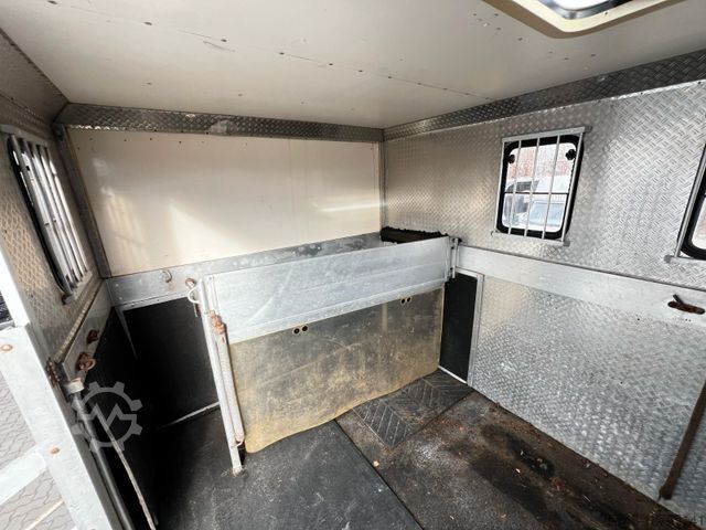 Viehtransporter MAN L2000 3-4 Pferde