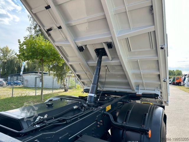 Kipper LKW IVECO X -WAY AD 200 4x2 Kran 19m FUNK Meiller Kipper