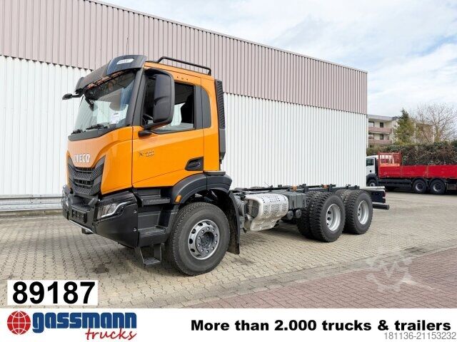Truck chassis Iveco X-Way AD300X42Z 6x4, Motorabtrieb