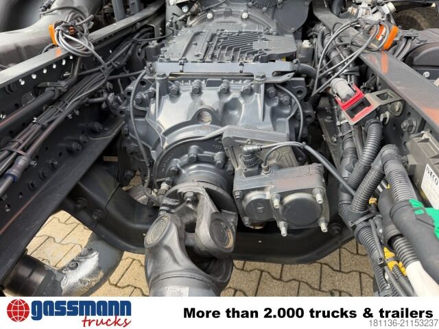 Roll-off tipper truck Iveco X-Way AD300X42Z 6x4, Motorabtrieb