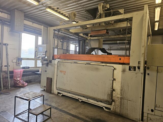 Thermoformmaschine GEISS DU 2400 T8