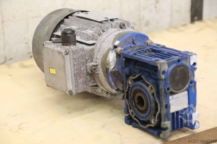 Gear motor 0.55 kW 183 rpm Motovario NHRV/ 040  71C-4
