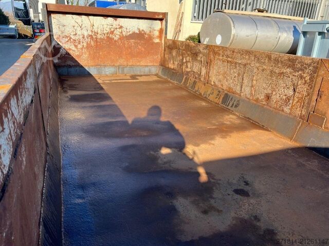 Roll-off container  CONTAINER SCARRABILE USATO A CIELO APERTO