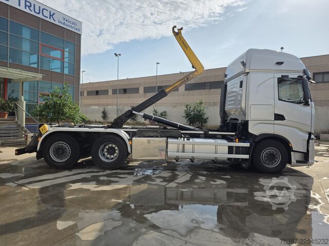 Abrollkipper iveco 260S48
