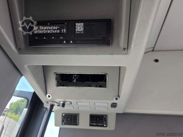 Überlandbus MERCEDES-BENZ LE 530  n40+56+1+1