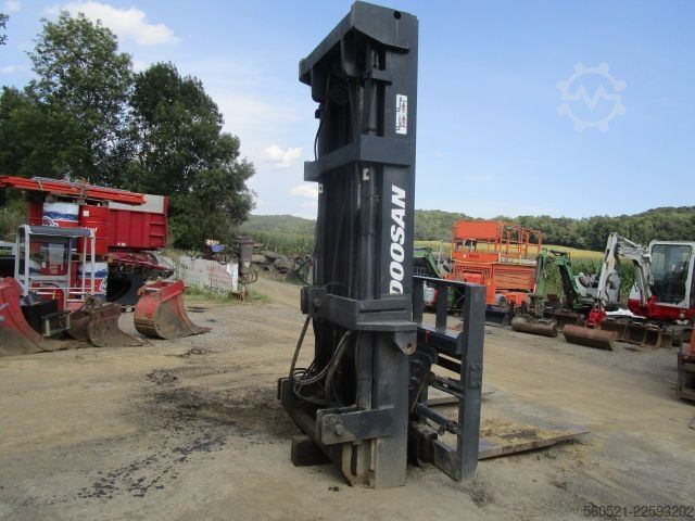 Triplex Doosan Triplex-Freihub-Hubmast mit Zinkenversteller und S
