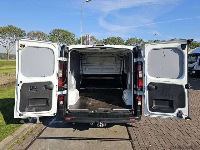 Hochdachkombi RENAULT TRAFIC 2.0 DCI L1H1 Navi Trekhaak !