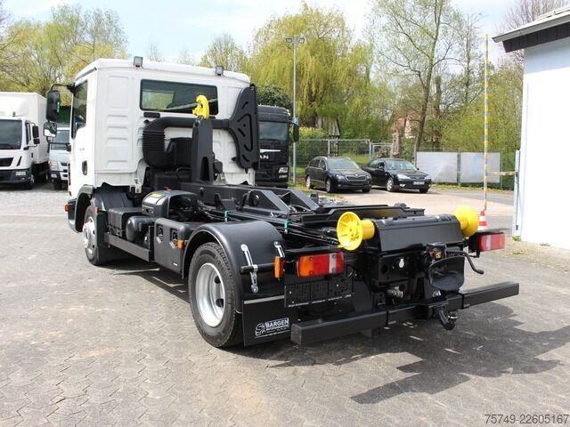 Abrollkipper Transporter man TGL 8.190 BL 4x2 EUR6 City Abrollkipper 2 x AHK