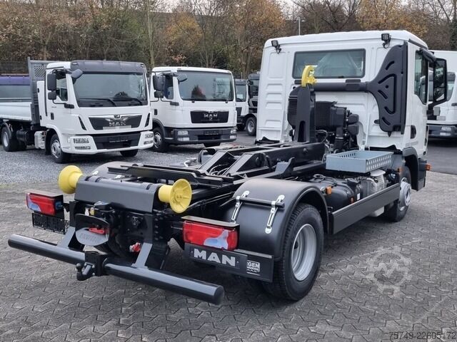 Abrollkipper Transporter man TGL 8.220 BL City Abollkipper 6t Powermatic AHK2