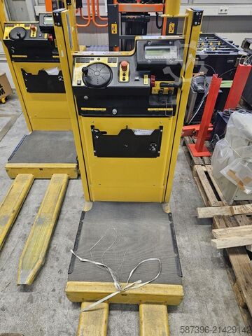 Medium Lift Order Picker Yale MO10E
