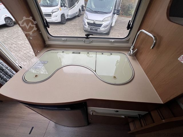 Semi-integrated camper EURAMOBIL Profila PT 590 FB