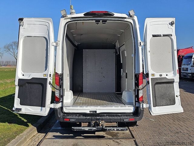 High-roof van FORD TRANSIT 2.0 L2H3 4x4 170Pk AWD!