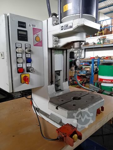 Pneumatic press SCHMIDT Typ 32