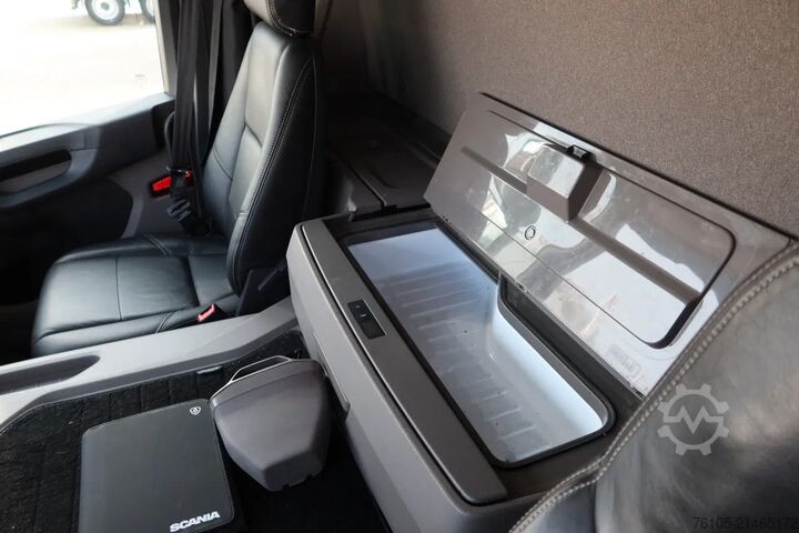 Box body Scania P320 4X2 Bak + Dhollandia klep 2000 kg  1x bed