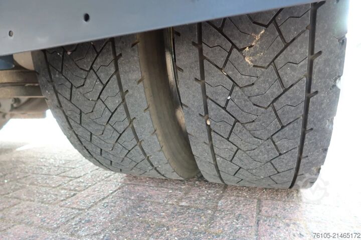 Box body Scania P320 4X2 Bak + Dhollandia klep 2000 kg  1x bed