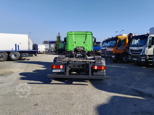 Truck chassis Mercedes-Benz Antos 1827