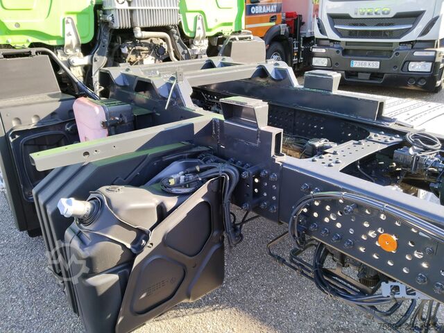 Truck chassis Mercedes-Benz Antos 1827