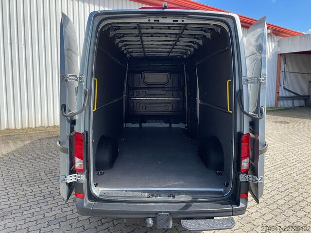 High top van VW Crafter Kasten 35 L4H3 NAV RFK äden