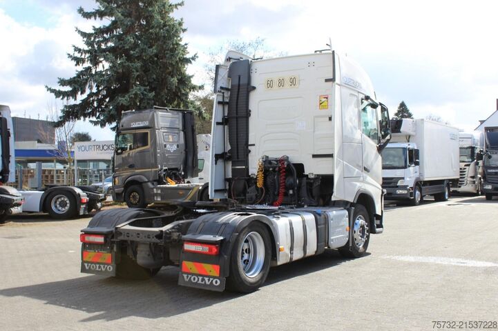 Standard tractor unit Volvo FH 500 Globe   I-Park Cool   VIN: LB   3 Stück!