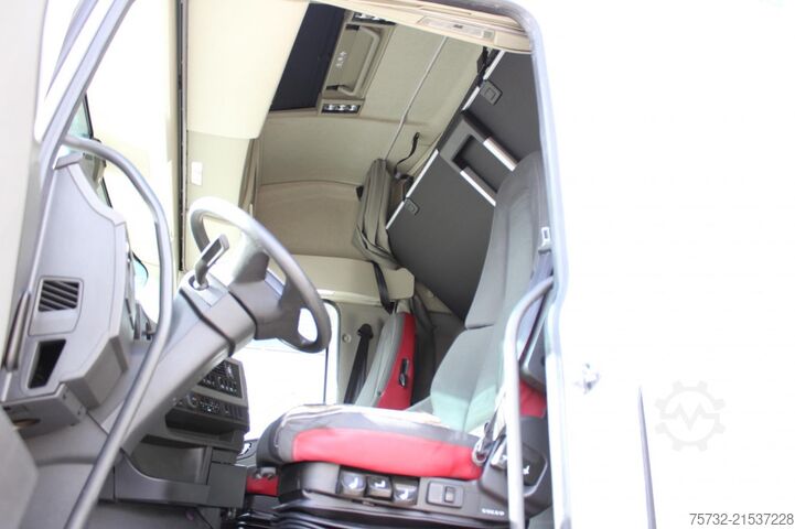 Standard tractor unit Volvo FH 500 Globe   I-Park Cool   VIN: LB   3 Stück!