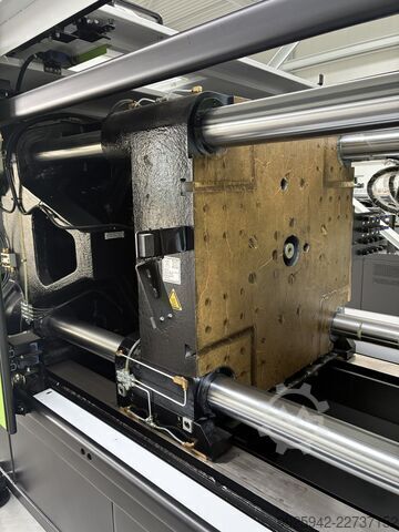 Spritzgießmaschine YIZUMI UN220A5/ IU1269