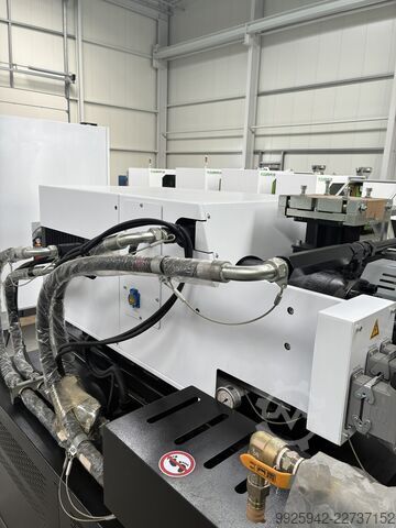 Spritzgießmaschine YIZUMI UN220A5/ IU1269