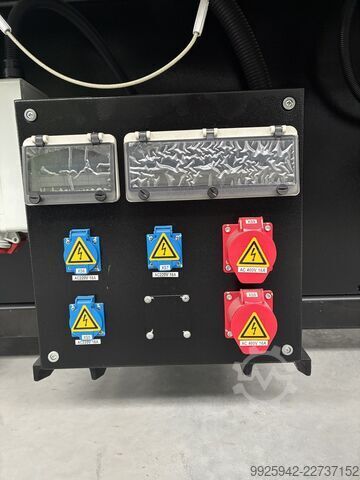Spritzgießmaschine YIZUMI UN220A5/ IU1269