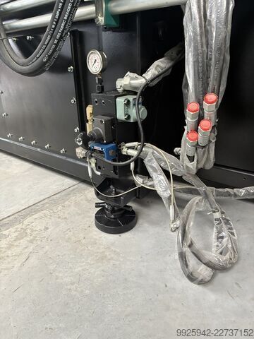 Spritzgießmaschine YIZUMI UN220A5/ IU1269