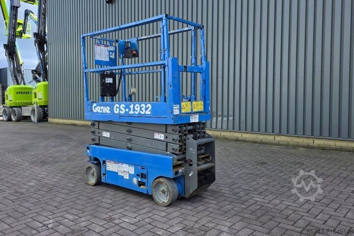 Scherenhebebühne Genie GS1932 Electric, Working Height 7.8 m, 227kg Capac